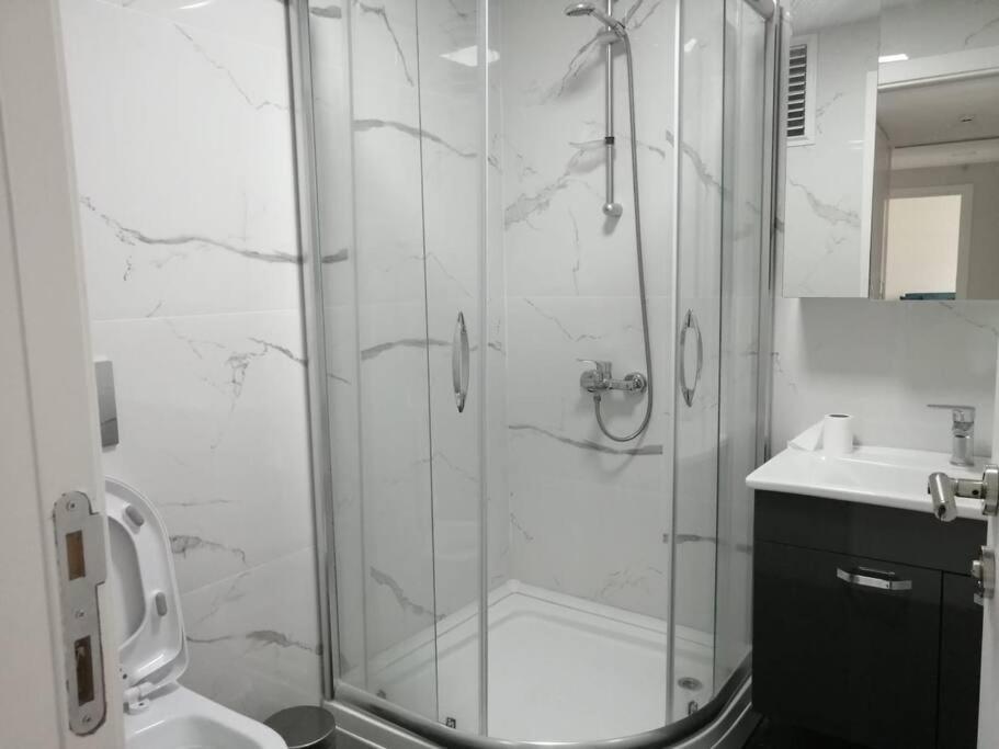 Sisli Apartment, 2 Bedrooms, 250 M Metro, New Modern Residence อิสตันบูล ภายนอก รูปภาพ